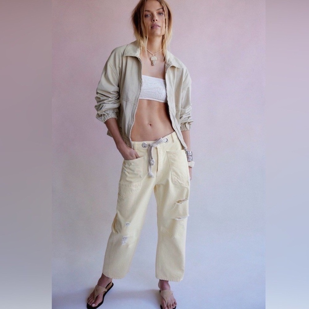 We The Free People Distressed Lemon Icing Moxie Barrel Jeans Size 30 NWT Yellow